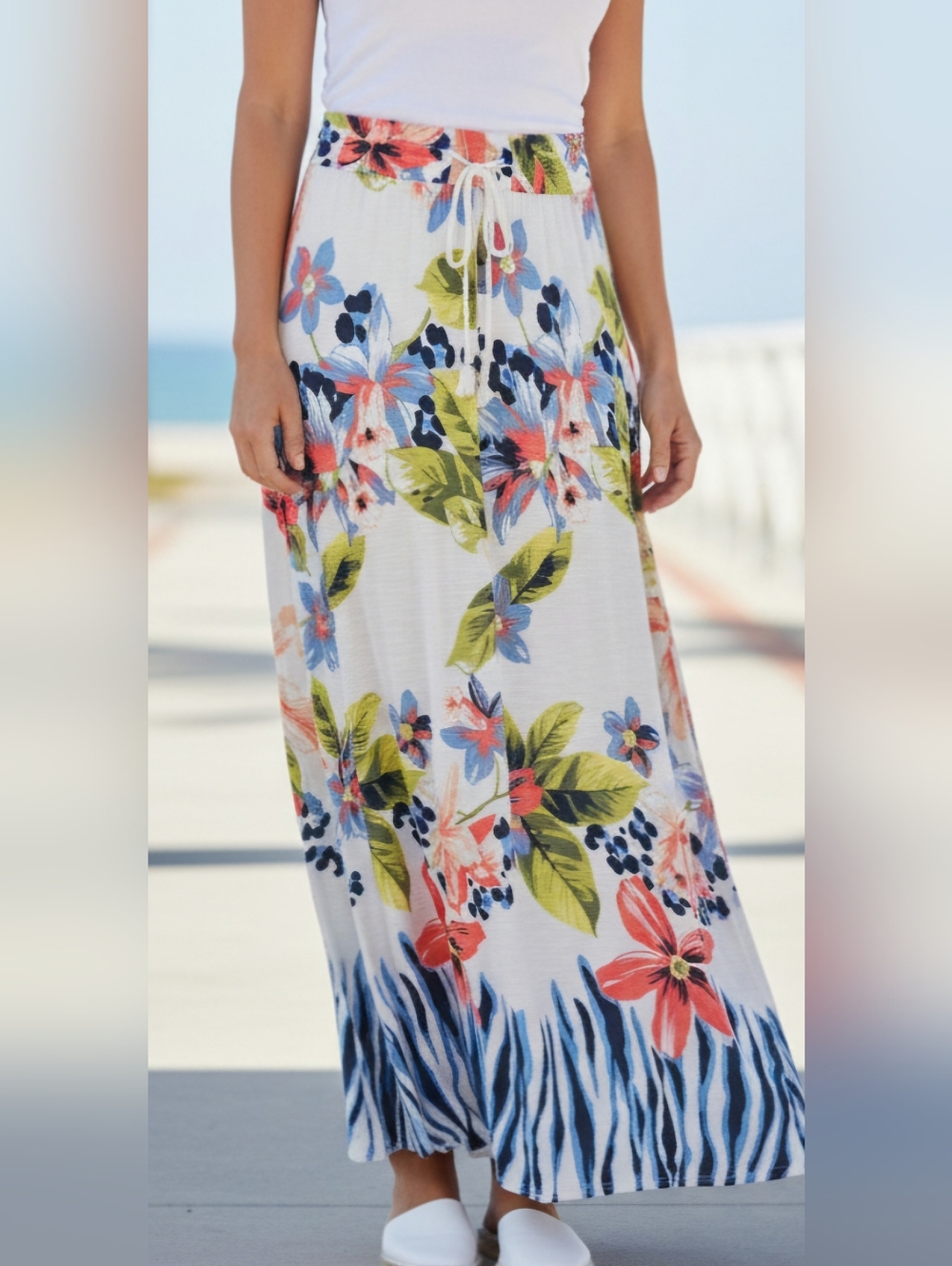 Sz M Tommy Bahama Strechy Long Half Lined full Length Skirt.